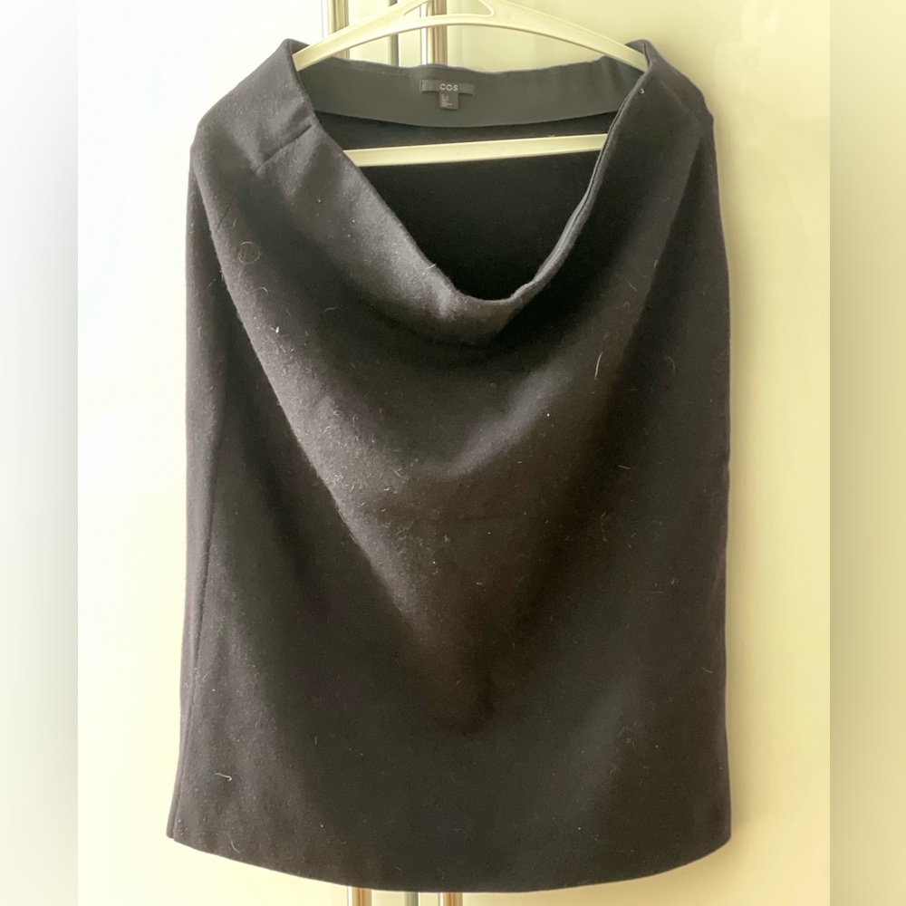 Like new🌟COS wool skirts Navy blue